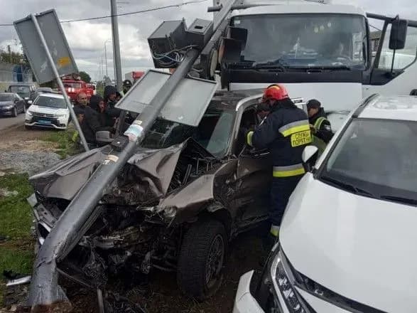 Масштабна ДТП на трасі Київ-Чоп, травмовано жінку