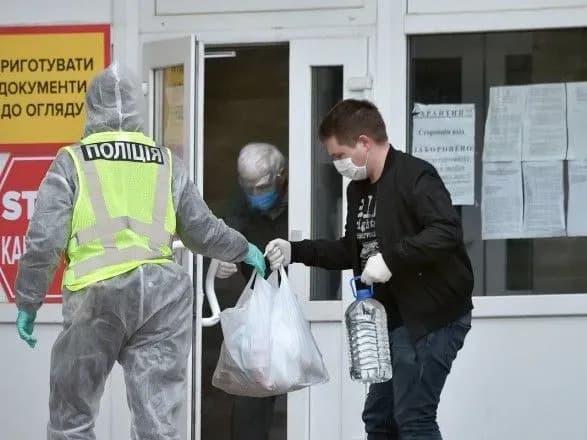 "Закуплюся за вас у магазині": вакциновані українці знайшли новий варіант заробітку