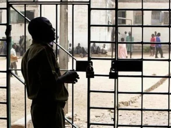 З в'язниці в Нігерії втекли майже 600 ув'язнених