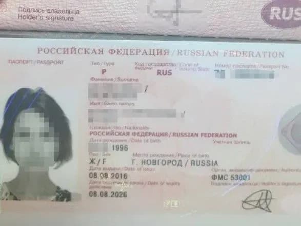 В Україну не пустили російську поетесу Алісу Денисову, яка любить відпочивати в окупованому Криму