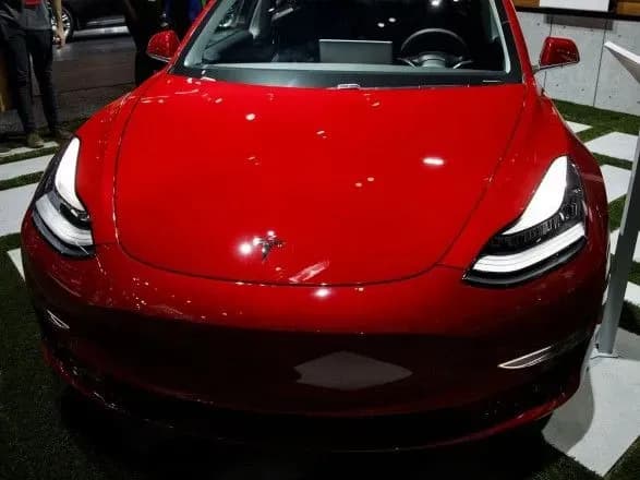 Ринкова вартість Tesla вперше сягнула трильйон доларів