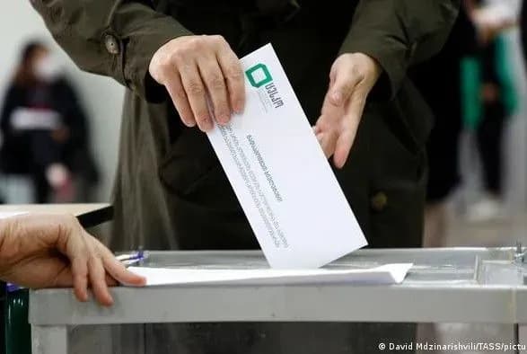 Экзитполы показали противоположные результаты на местных выборах в Грузии
