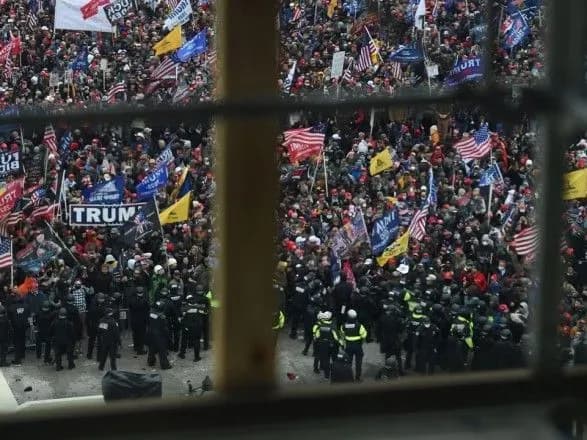 ФБР недооцінили попередження про підготовку штурму Конгресу США - WP