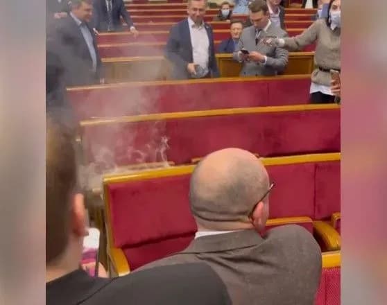 У Верховній Раді задимівся пульт для голосування нардепа Нагаєвського