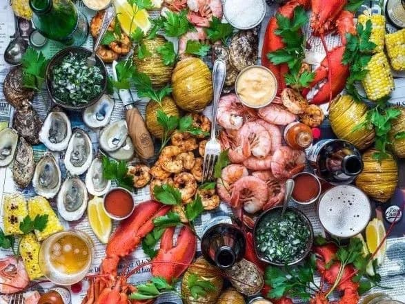 У Китаї ресторан заніс у чорний список блогера, який надто багато їв