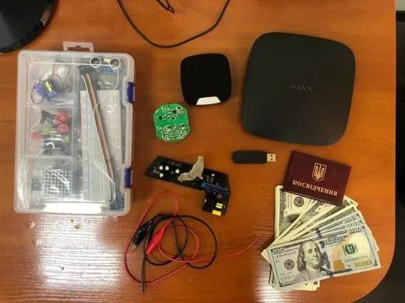 Підпільне "детективне агентство" викрили у Києві: стежили за бізнес-конкурентами та офісними працівниками