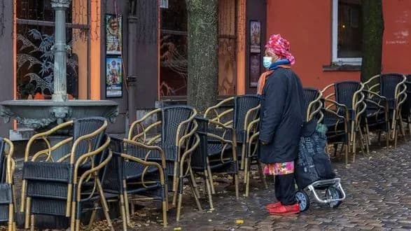 Бельгия и Нидерланды вводят строгие ограничения для сдерживания нового всплеска COVID-19