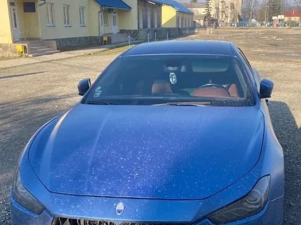 Підроблені документи: у жителя Закарпаття митники вилучили спорткар Maserati ціною понад 600 тис. грн