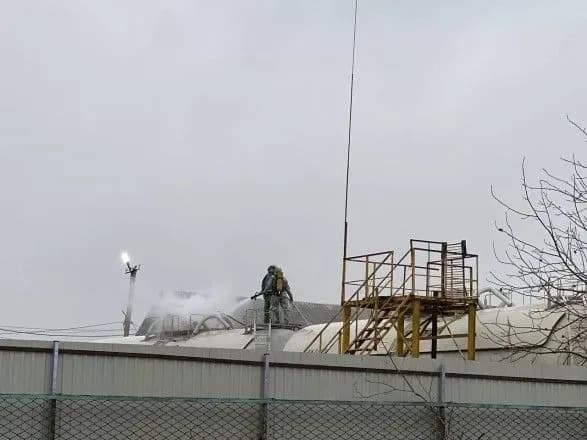 На Вінниччині стався витік аміаку. Рятувальники намагаються осадити хмару