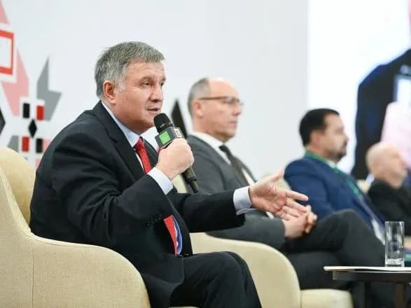 Арсен Аваков: власть не должна использовать протесты как повод к ущемлению свободы слова