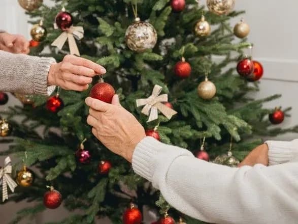 Головная боль и аллергия: ученые рассказали об опасности новогодних елок