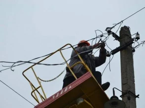 Сильний вітер залишив без електрики понад 50 населених пунктів