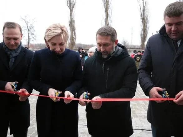 Верещук вручила переселенцам ключи от квартир в Новоайдаре