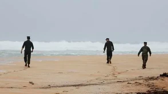 Министр полиции Мадагаскара плыл к берегу 12 часов подряд после крушения вертолета