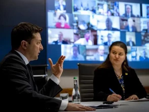 Отвод войск РФ не наблюдается: Зеленский обсудил с более чем 20 американскими сенаторами ситуацию на границе