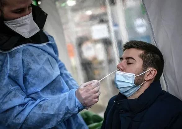 У Франції виявили рекордні 208 тисяч випадків СOVID-19 за добу