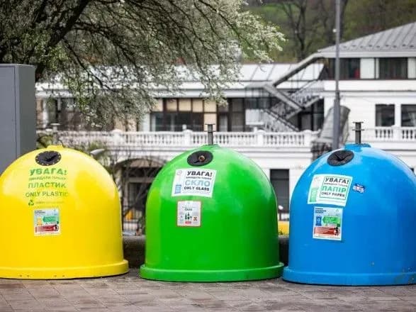 Більше, ніж зазвичай: у Києві за новорічні вихідні "насвяткували" 30 тисяч кубометрів сміття