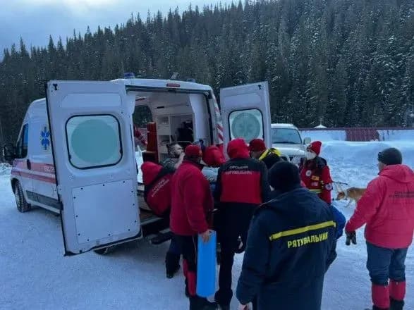 Одного з травмованих на Говерлі туристів передали медикам