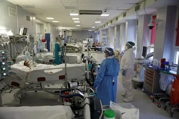 Польша сообщила о новом ежедневном рекорде - 40 876 случаев COVID-19