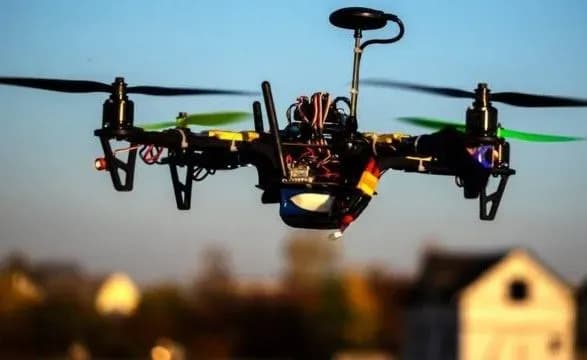 У Великій Британії безпілотник із сосискою врятував собаку з болота