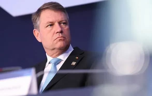 Обсудили ситуацию с безопасностью в Черном море: Зеленский поговорил по телефону с президентом Румынии