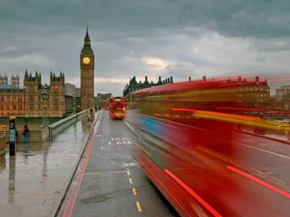 Велика Британія перевела частину дипломатів із посольства у Києві до Львова