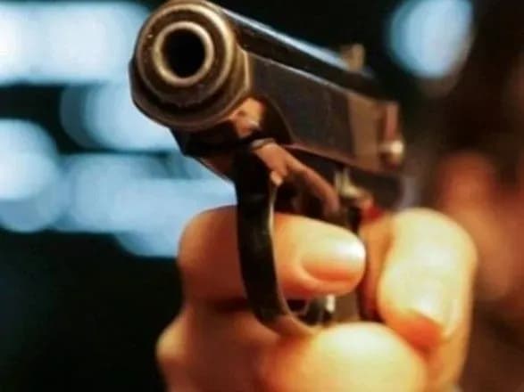 Хотів вистрелити в опонента: у столичному метро стався конфлікт зі зброєю