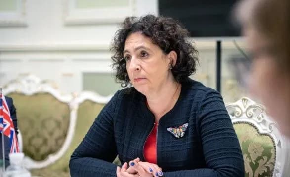 У посольстві Великої Британії порадили своїм громадянам покинути Україну. Посол залишається у Львові