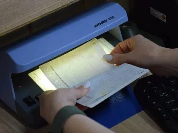 Киянин "похоронив" матір своїх дітей, щоб виїхати з України