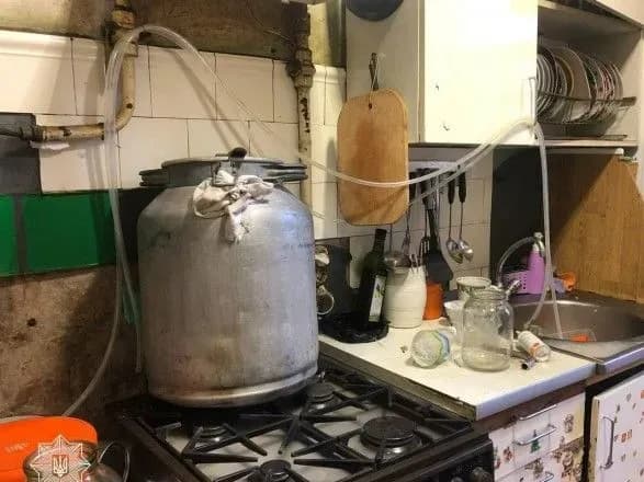 У Києві стався вибух у квартирі. Причина - не снаряд, а самогонний апарат