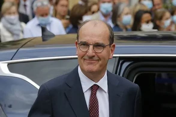 Прем'єр-міністр Франції подав у відставку