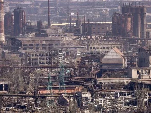 У росії заявили, що на "Азовсталі" знайдений "замінований" фургон зі 152 тілами загиблих. Їх обіцяють передати Україні