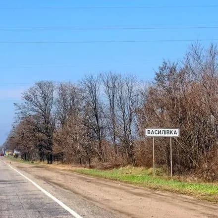 Выбросили тонны овощей прямо на блокпосту: оккупанты не пропускают в Запорожье авто с продуктами