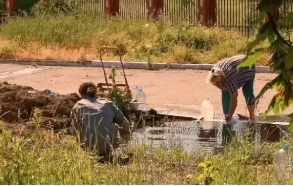 У Маріуполі немає питної води, люди змушені набирати технічну воду з калюж - радник мера
