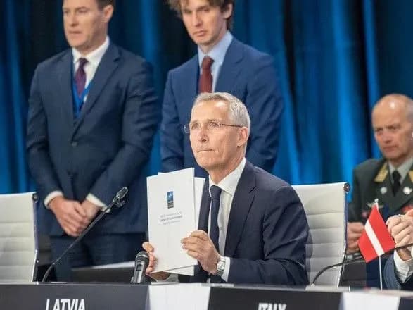 НАТО не має списку озброєнь, які не можна постачати Україні - Генсек