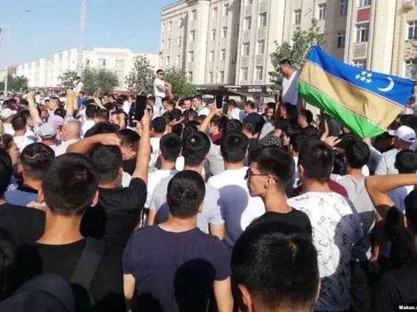 В Узбекистану на території Каракалпакстану влада ввела надзвичайний стан