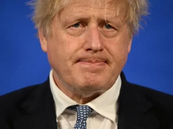 Джонсон подзвонив королеві, щоб сказати їй, що йде у відставку - The Sun