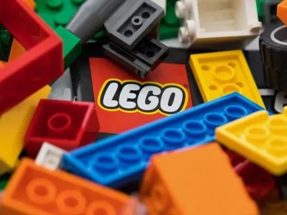Lego повністю припинить роботу в росії
