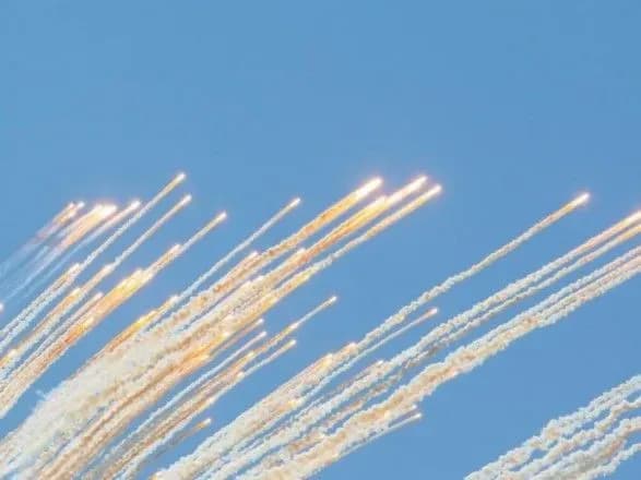 Російські загарбники обстріляли Нікопольський район фосфорними снарядами