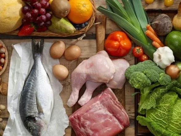 Переїдання при стресі: поради лікаря, як допомогти собі при надмірному бажанні поїсти