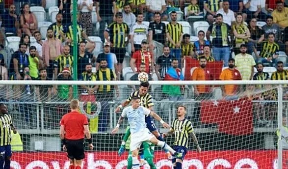 Президент "Фенербахче" прокомментировал скандирование фанатами имени путина на матче: не будем просить прощения у Украины