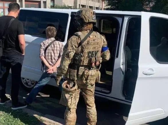 Вербував людей та передавав дані про блокпости спецслужбам рф: в Одесі затримали агента з позивним "професор"
