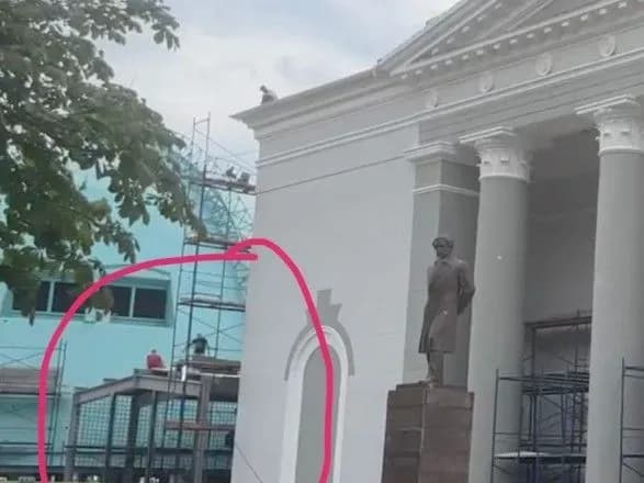 Оккупанты спешат к 24 августа превратить филармонию в Мариуполе в тюрьму - советник мэра