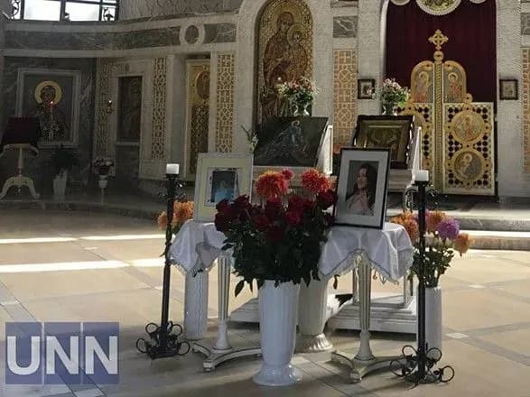 Прощання з Русланою Писанкою та її мамою: перші фото з церемонії