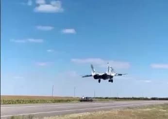 Кто бы мог подумать: в ОП показали, как новые дороги пригодились украинской авиации