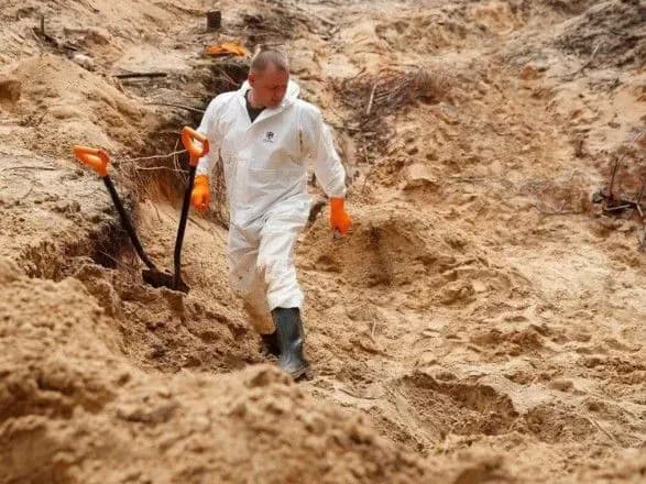 На деокупованій території Харківщини виявили понад 460 тіл українців. Встановлено особи більше третини