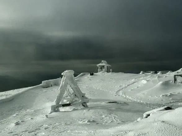 У Карпатах зимно: туристів просять реєструвати маршрути
