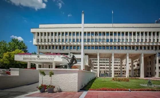 Болгарія просить своїх громадян терміново залишити росію