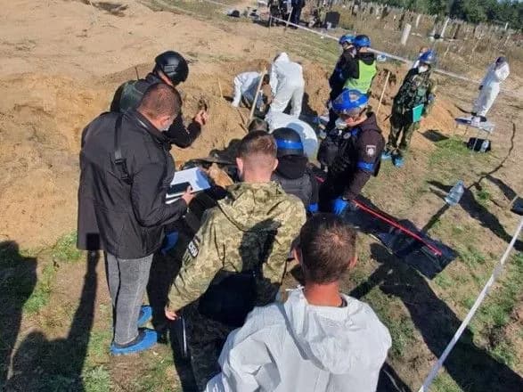 У деокупованих Святогірську та Лимані виявили нові масові поховання цивільних