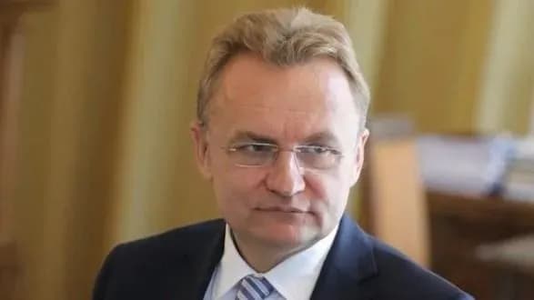 Мер Львова порадив містянам запастися буржуйками та дровами на зиму